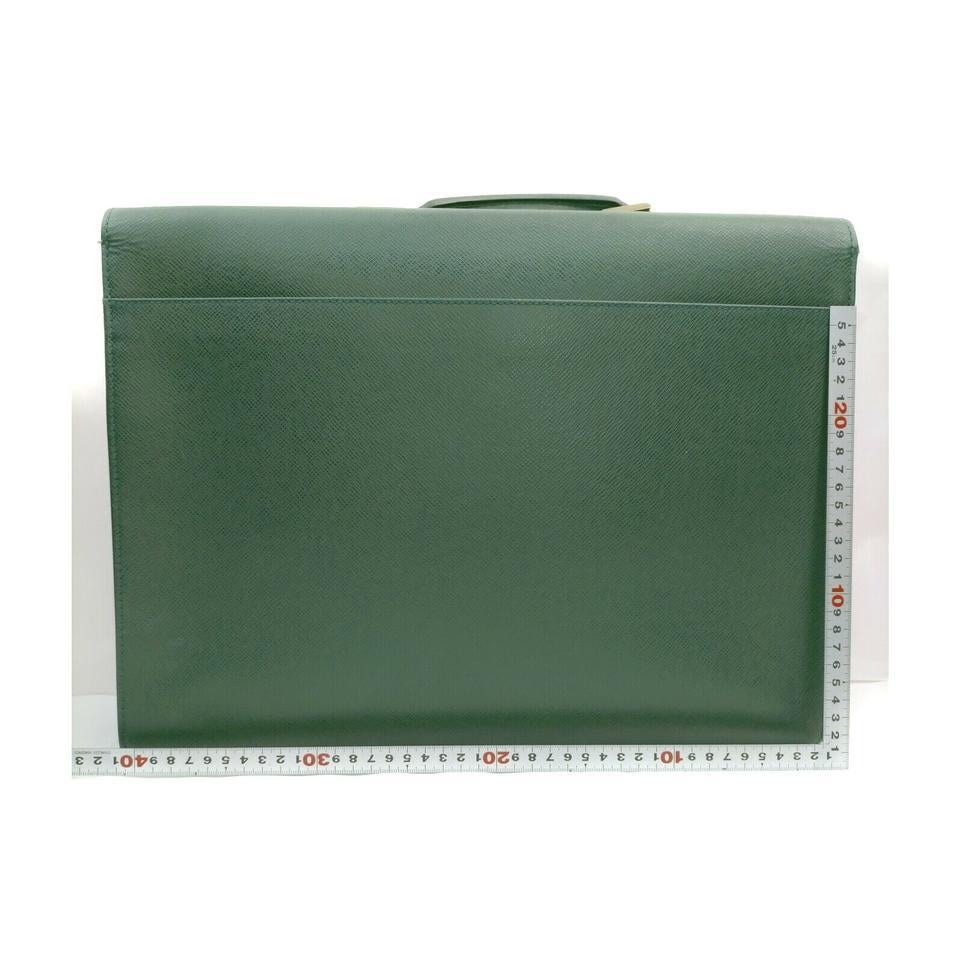 Grüne Taiga Leder Porte Dokumente Tashkent Attache Aktentasche von Louis Vuitton  (Grau) im Angebot