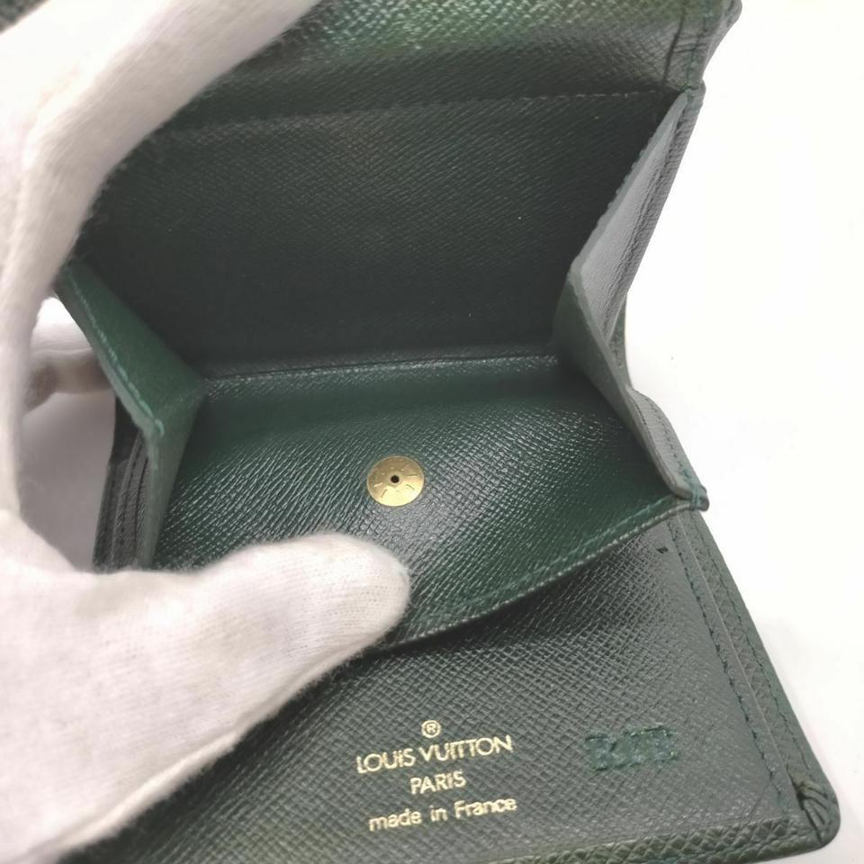 Louis Vuitton Green Taiga LEather Porto Vie 3 Cults Wallet Credit 857415 In Good Condition In Dix hills, NY