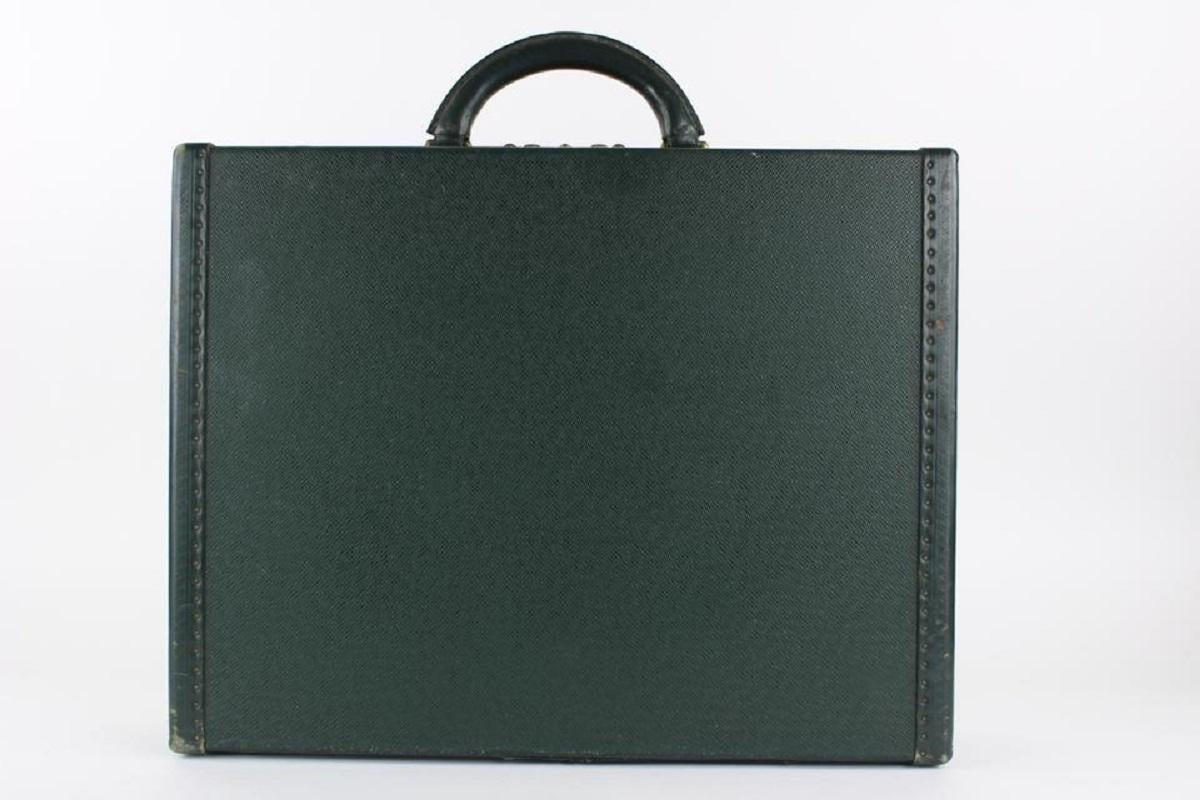 Louis Vuitton Green Taiga Leather President Attache Briefcase 1lvs1231 In Good Condition For Sale In Dix hills, NY