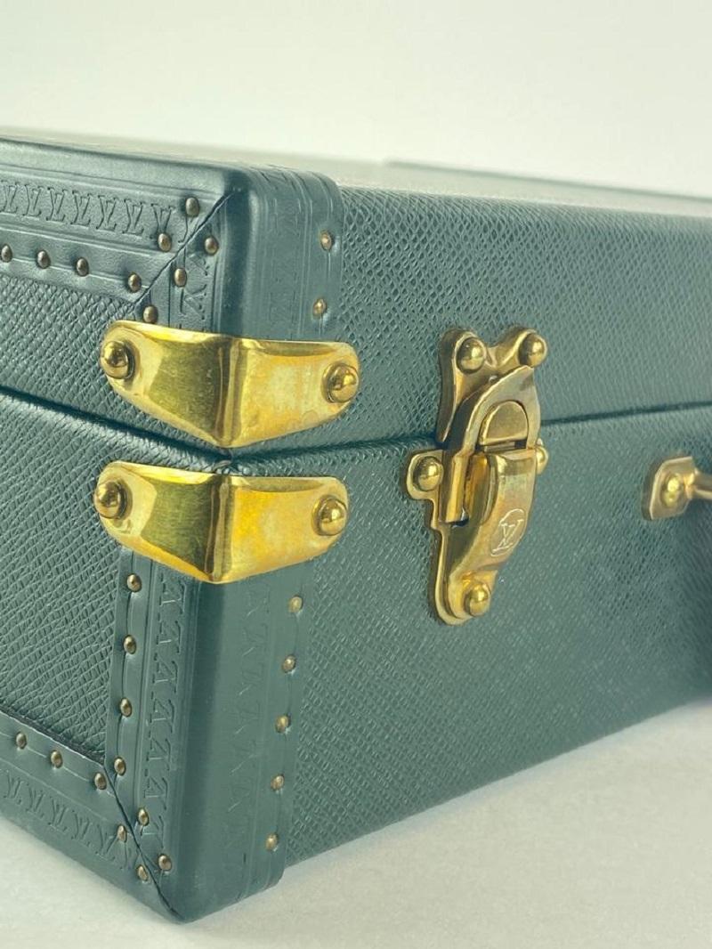 Louis Vuitton Green Taiga Leather President Attache Briefcase 3lva121 en vente 5