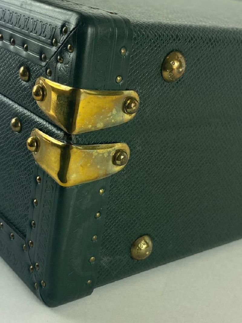 Louis Vuitton Green Taiga Leather President Attache Briefcase 3lva121 en vente 6