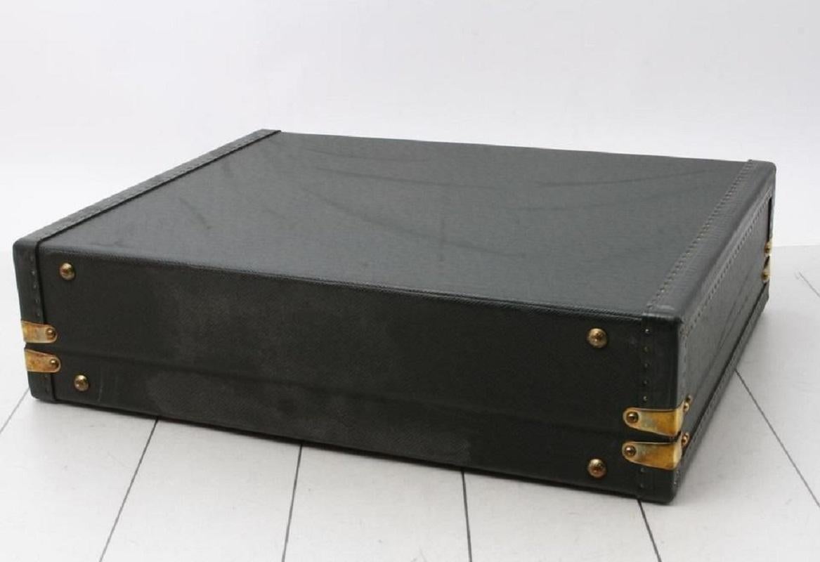 Louis Vuitton Maletín presidencial de piel Taiga verde 3lva121 en venta 4