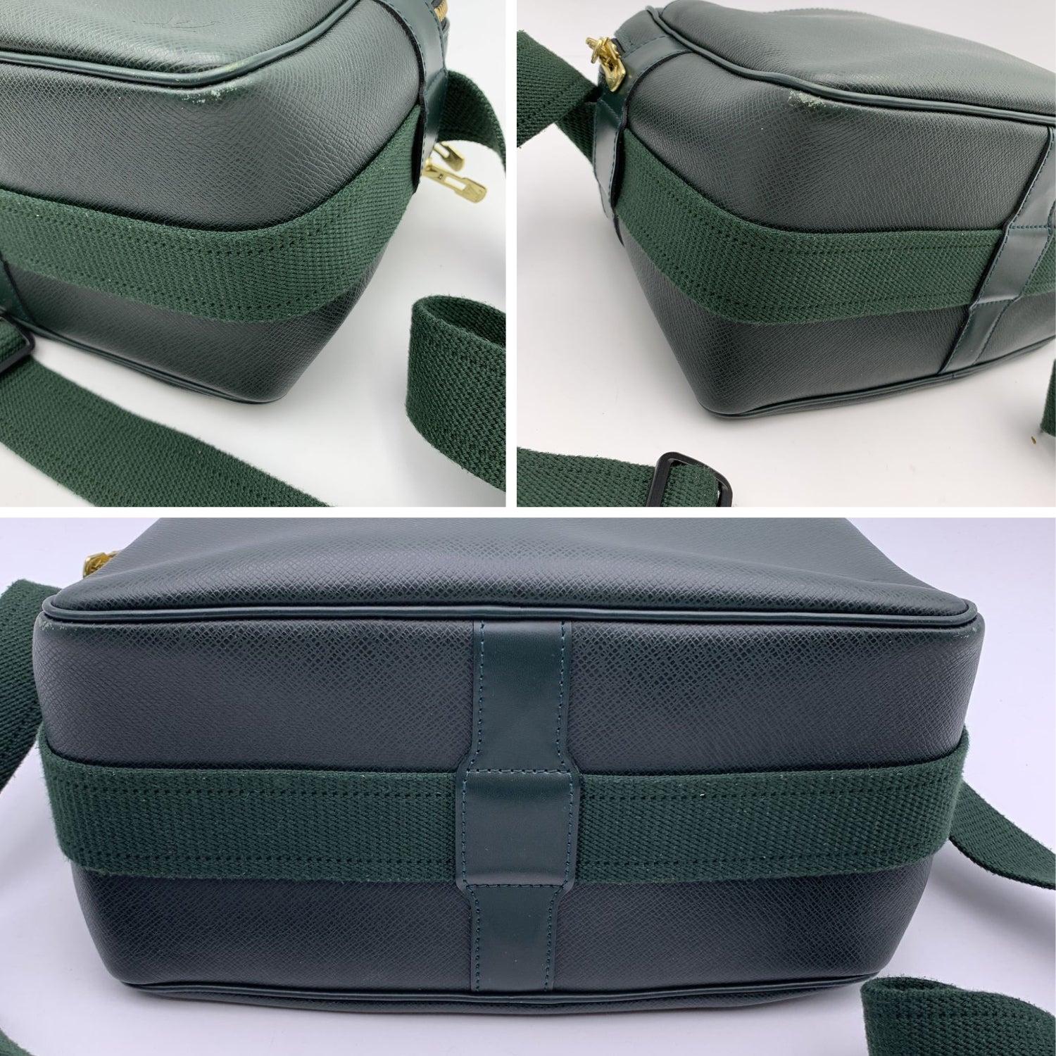 Louis Vuitton Green Taiga Leather Reporter PM Messenger Bag In Excellent Condition For Sale In Rome, Rome