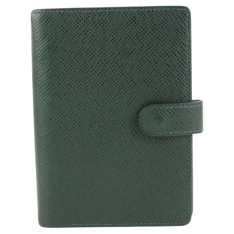 Petit Agenda PM Diary en cuir vert Taiga de Louis Vuitton, couverture coffret de journal