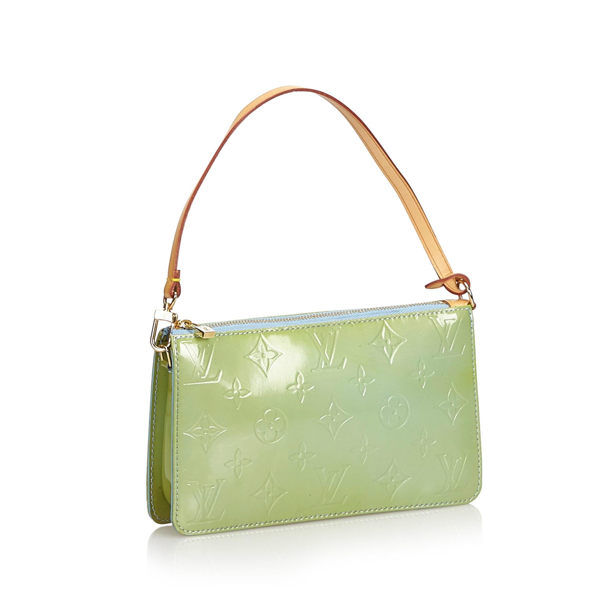 The Lexington features a vernis leather body, a flat leather strap, and a top zip closure. It carries as B+ condition rating.

Inclusions: 
This item does not come with inclusions.


Louis Vuitton pieces do not come with an authenticity card�please