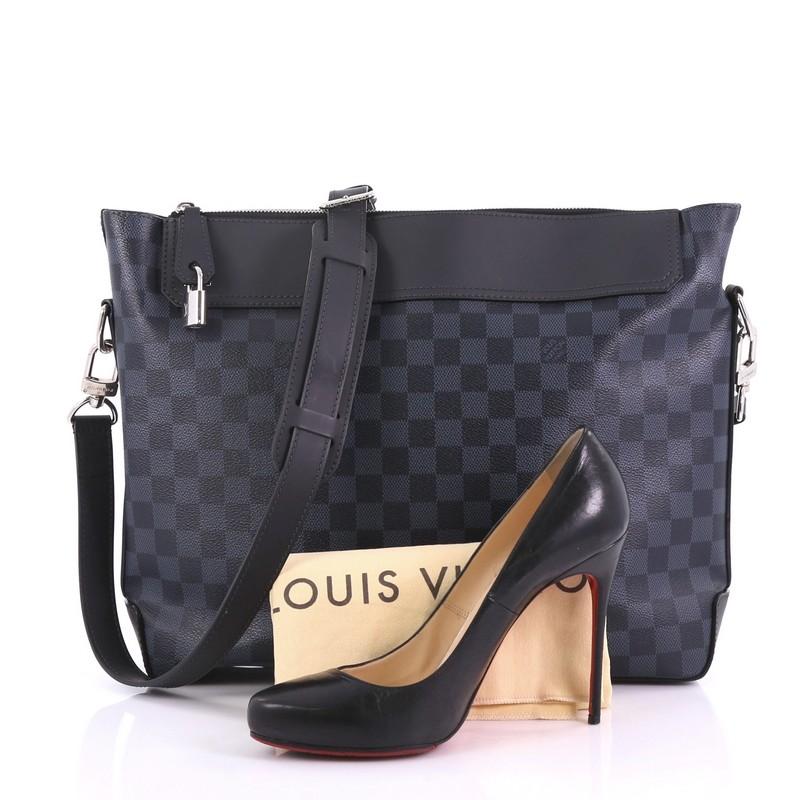 This Louis Vuitton Greenwich Messenger Bag Damier Cobalt, crafted in damier cobalt coated canvas, features an adjustable leather strap, leather trim, exterior zip pocket, and silver-tone hardware. Its zip closure opens to a navy microfiber interior