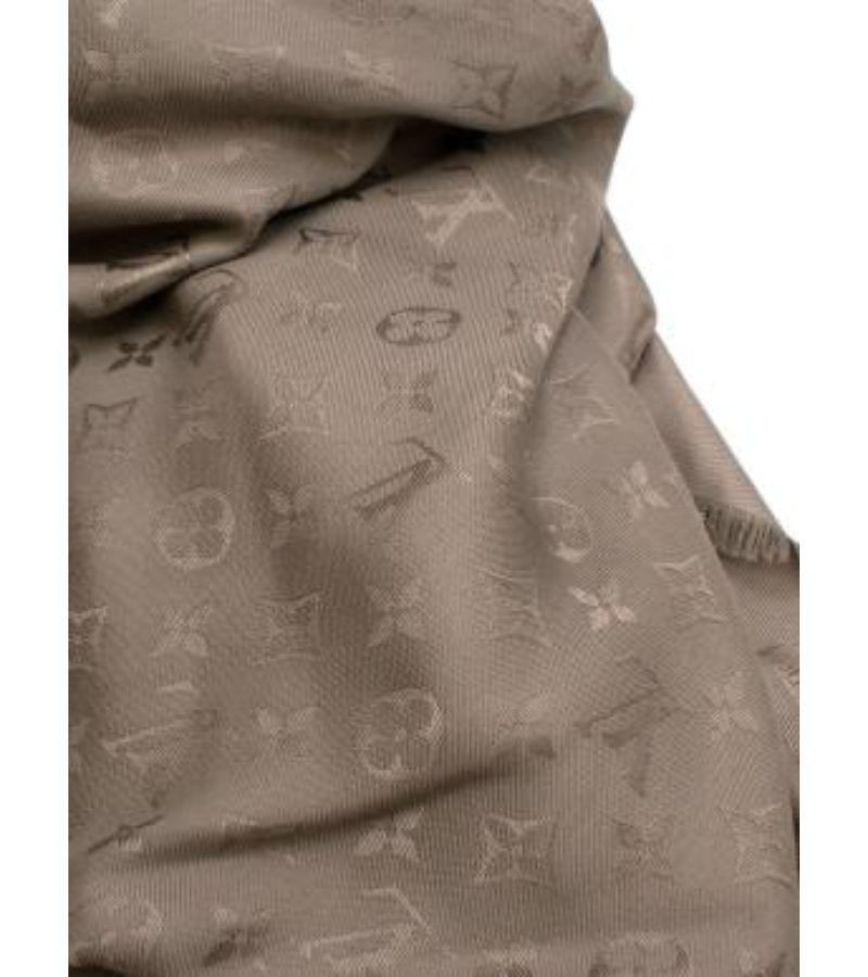 Louis Vuitton Greige Monogram Shine Shawl In Excellent Condition For Sale In London, GB