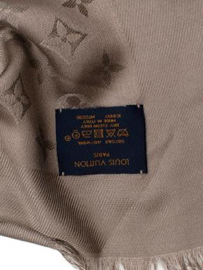 Louis Vuitton Greige Monogram Shine Shawl For Sale 2
