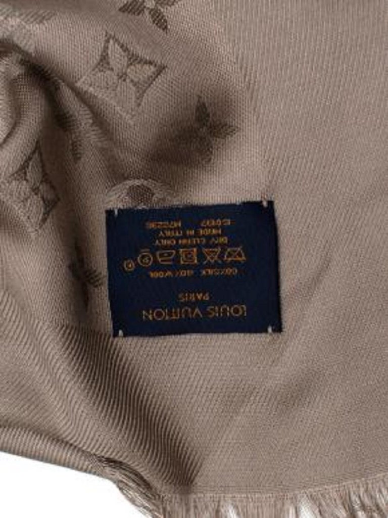 Louis Vuitton Greige Monogram Shine Shawl For Sale at 1stDibs