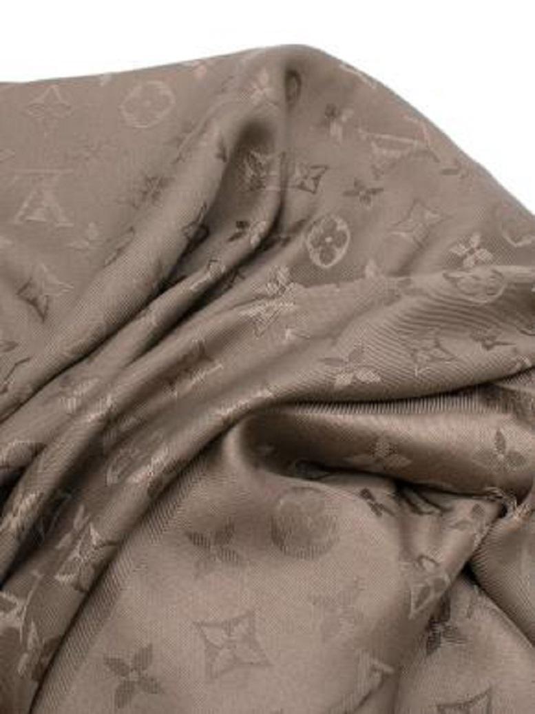 Louis Vuitton Greige Monogram Shine Shawl For Sale 4