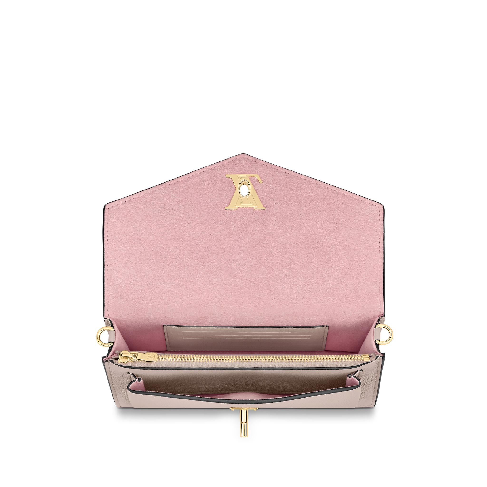 Greige
Calfskin
Calfskin and microfiber lining
Gold metallic finishes
LV quarter-turn clasp
Three card slots
Front bellows pocket
Large bellows pocket with zipper
Back flat pocket
Chain: Removable
Chain length worn: 54.0 cm