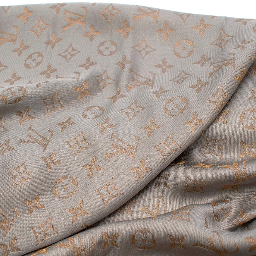 Louis Vuitton Greige & Gold Silk & Wool Blend Monogram Shine Shawl

This sophisticated shawl, woven with a tone-on-tone Monogram pattern, is given a subtle shimmer by the use of a soft shine yarn.

-Iconic monogram pattern 
-Gorgeous neutral hue