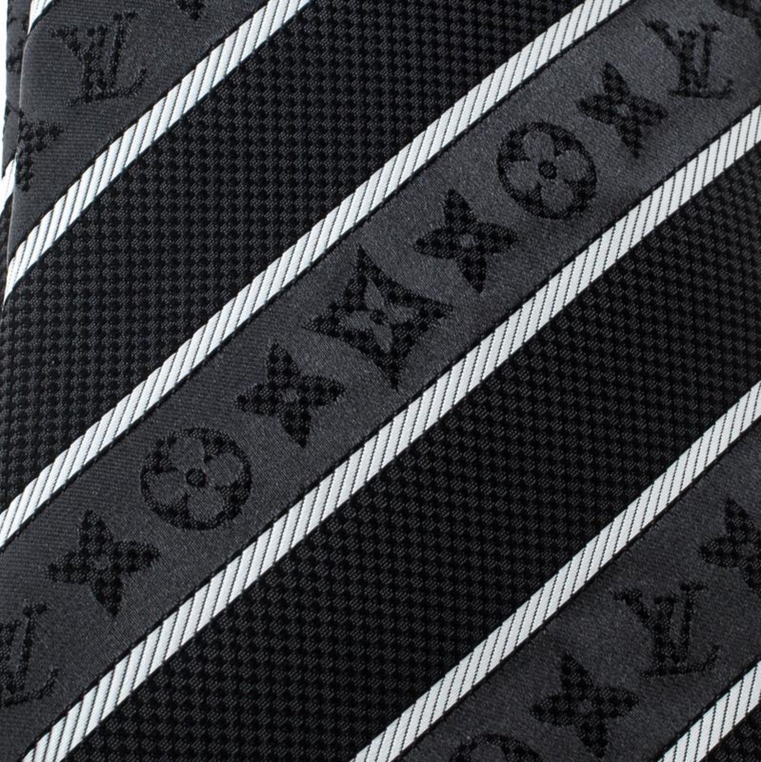 Gooey Soar maske Louis Vuitton Grey and Black Striped Damier Monogram Silk Jacquard Tie For  Sale at 1stDibs