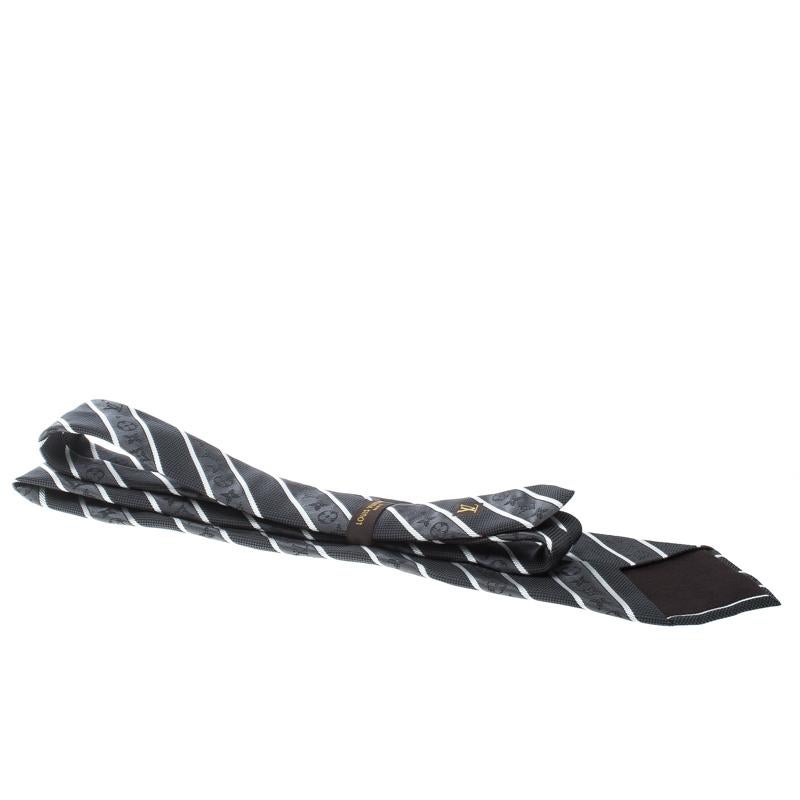 Louis Vuitton Grey and Black Striped Damier Monogram Silk Jacquard Tie In Excellent Condition In Dubai, Al Qouz 2