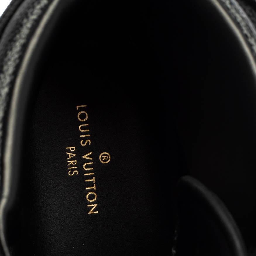 Louis Vuitton Grey/Black Damier Graphite Canvas Rivoli High Top Sneakers Size 42 In Good Condition In Dubai, Al Qouz 2