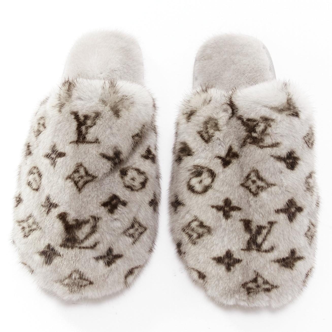 LOUIS VUITTON grey black monogram print mink fur flipper shoes EU37-38
Reference: TGAS/D01000
Brand: Louis Vuitton
Material: Fur
Color: Grey, Black
Pattern: Monogram
Extra Details: Full mink fur on outer and lining. Leather sole.
Made in:
