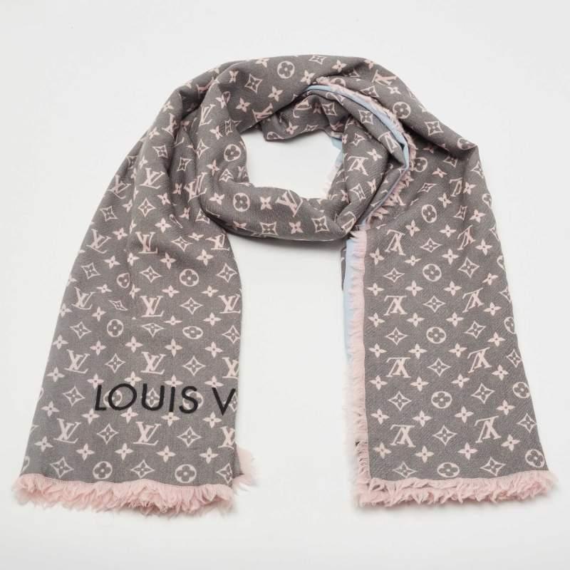 For days when you want your accessory to essay your style, this Louis Vuitton Monogram Telling stole is perfect. It carries gorgeous shades with the signature Monogram all over it. This shawl is created from wool for a luxurious feel and is