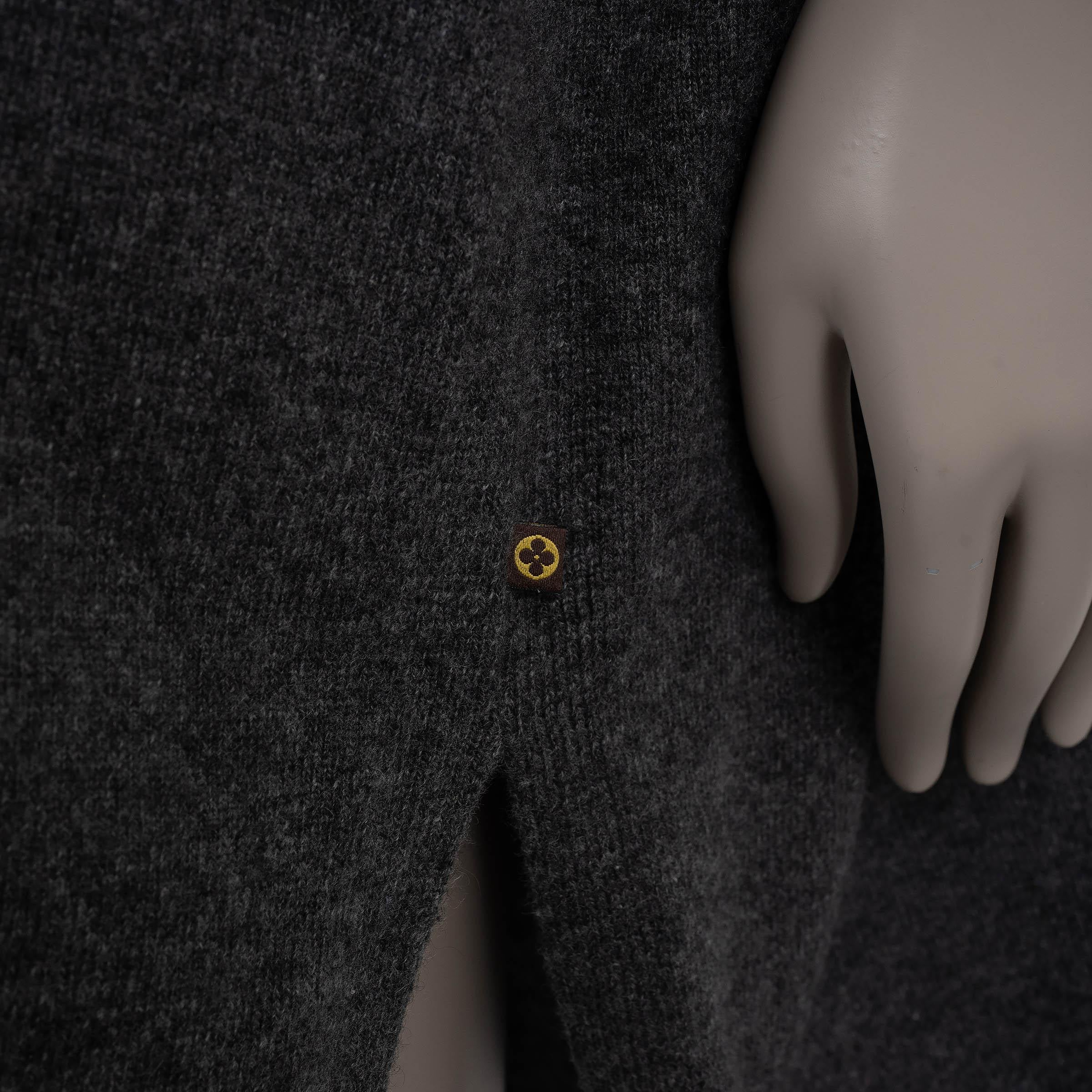 LOUIS VUITTON grigio cashmere 2017 Abito in maglia con collo abbottonato L.L.A. in vendita 1