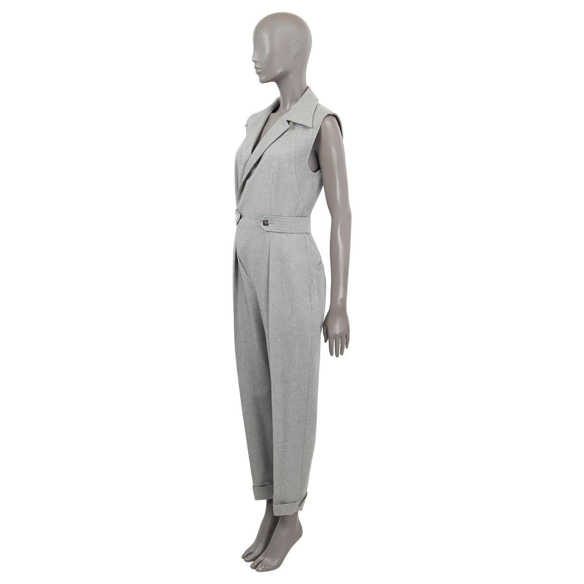 100% authentic Louis Vuitton 2021 Spring/Summer sleeveless wrap jumpsuit in light grey flannel cashmere (62%), wool (36%) and silk (2%) and lined in silk (100%). The belted design closes with two silver-tone logo engraved square buttons at front and