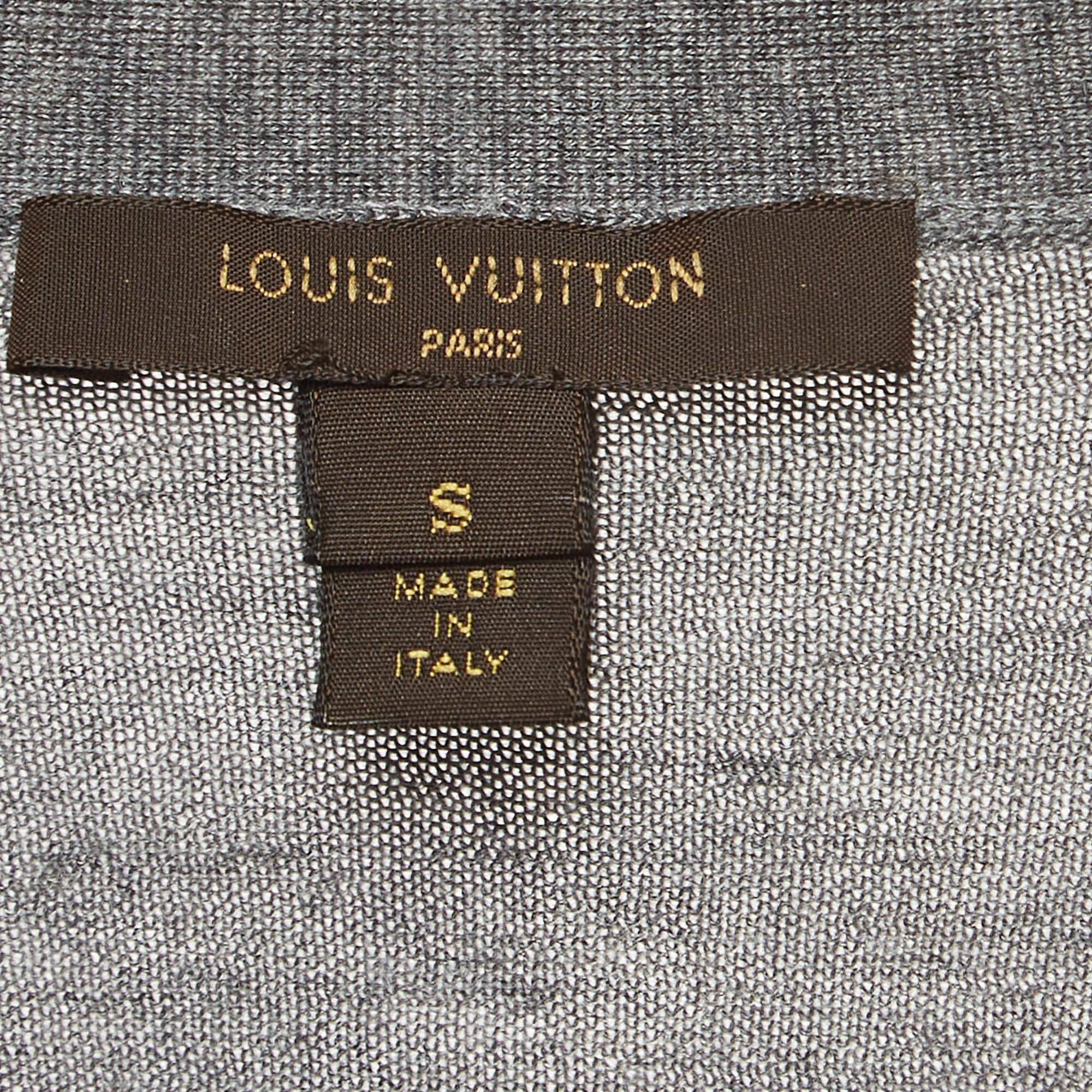 Louis Vuitton Grey Cashmere & Silk Knit Buttoned Cardigan S In Good Condition In Dubai, Al Qouz 2
