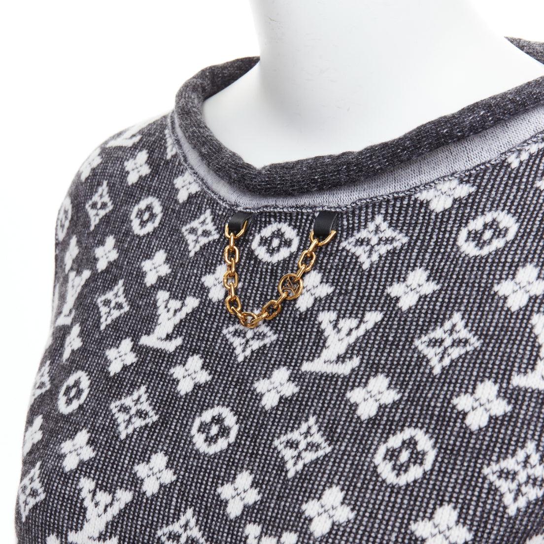 LOUIS VUITTON graues, cremefarbenes Baumwoll-Monogram Langarm-Oberteil XS
Referenz: AAWC/A01301
Marke: Louis Vuitton
Designer: Nicolas Ghesquiere
MATERIAL: Wolle, Baumwolle
Farbe: Grau, Creme
Muster: Monogram
Verschluss: Slip On
Zusätzliche Details:
