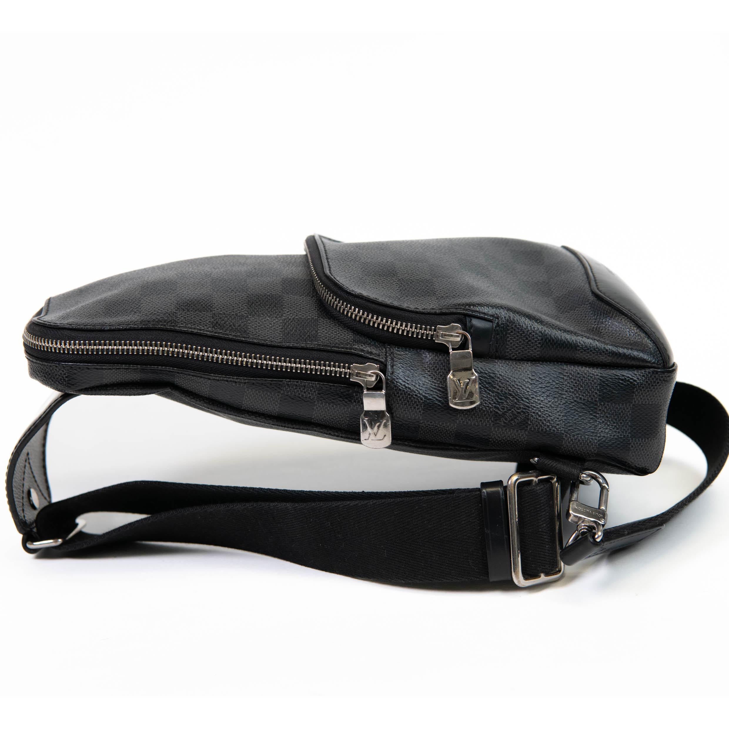 Louis Vuitton Grey Damier Graphite Coated Canvas Avenue Sling Backpack In Good Condition For Sale In Corona Del Mar, CA