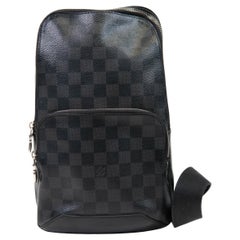 Mochila bandolera Avenue de lona gris Damier grafito de Louis Vuitton