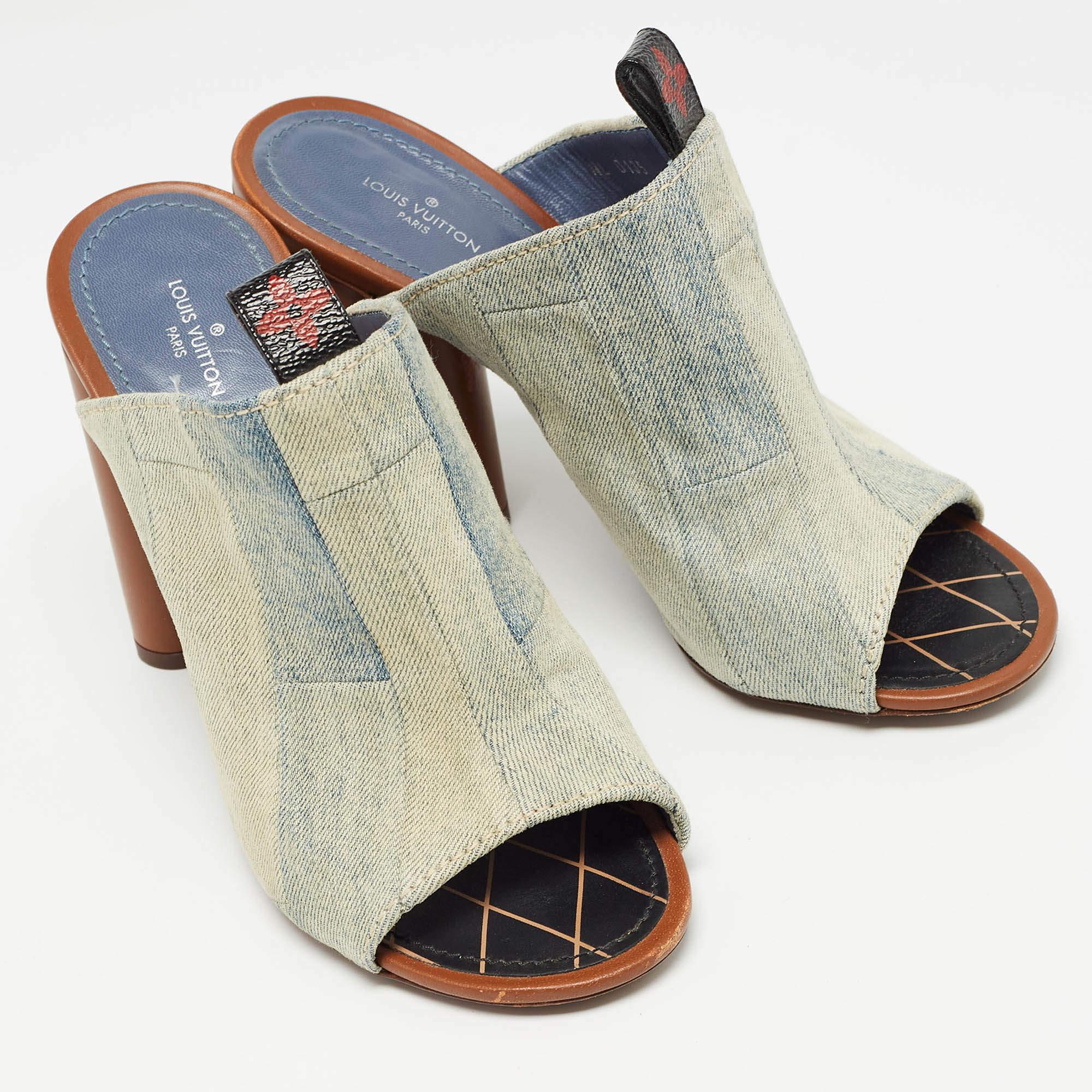 Louis Vuitton Grey Denim Mules Size 38 In Fair Condition In Dubai, Al Qouz 2