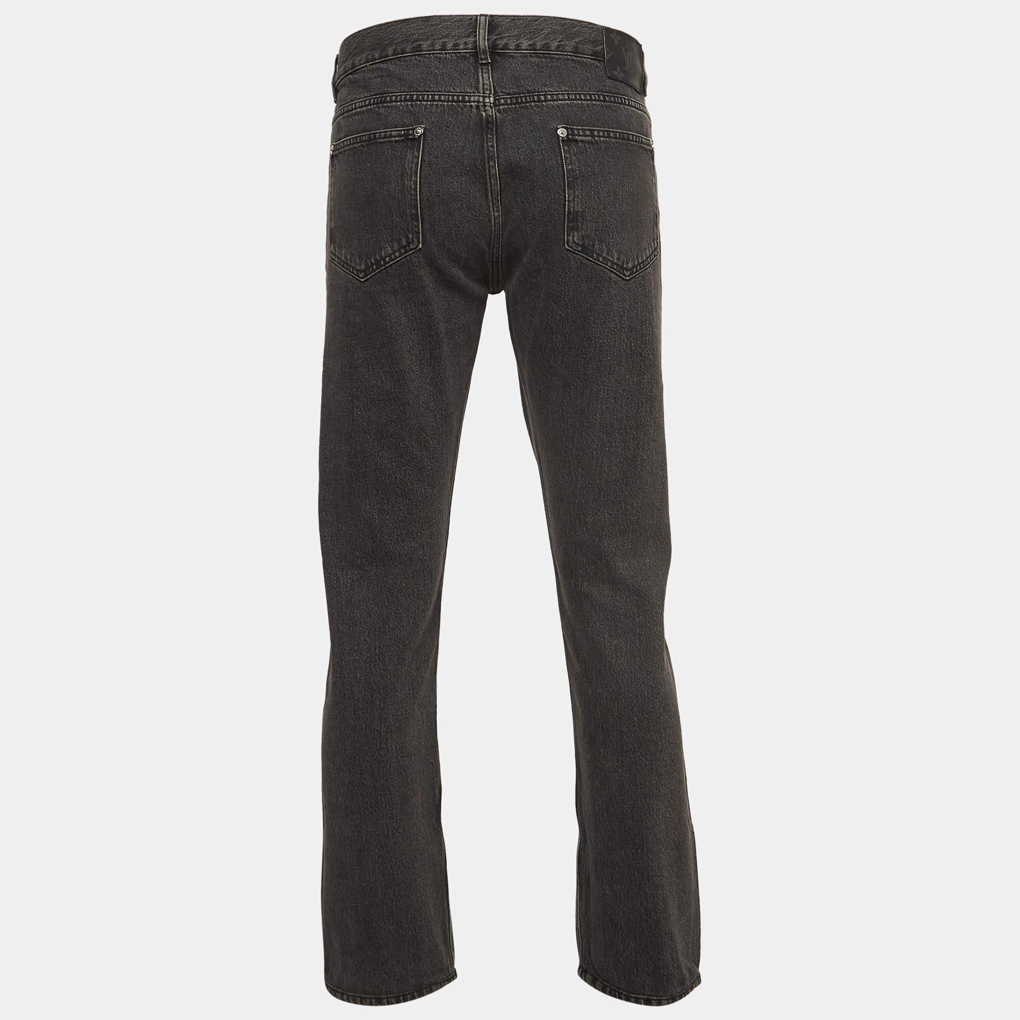 A good pair of jeans always makes the closet complete. This pair of jeans is tailored with such skill and style that it will be your favorite in no time. It will give you a comfortable, stylish fit.

