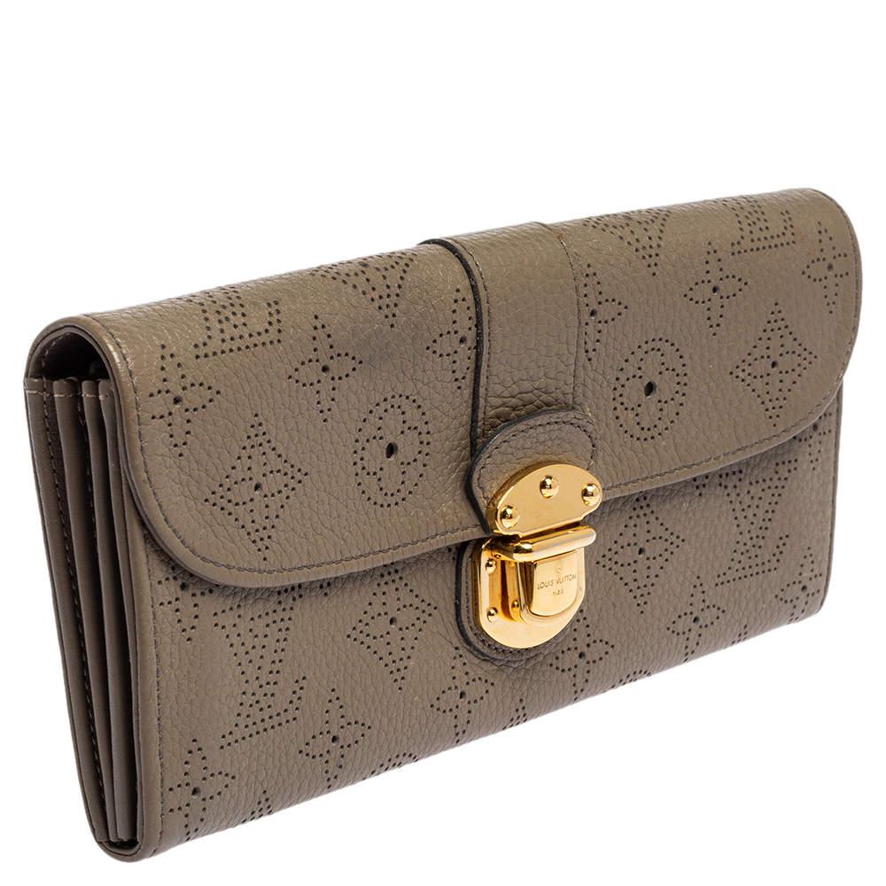 Louis Vuitton Grey Ebene Monogram Mahina Leather Amelia Wallet In Good Condition In Dubai, Al Qouz 2