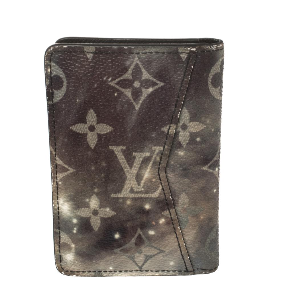 A splendid piece from Louis Vuitton, this wallet is an astounding creation and a worthy investment for men who like blending fashion with art. This wallet is designed in a bi-fold style, carrying an elegant appeal and a sleek silhouette. It is