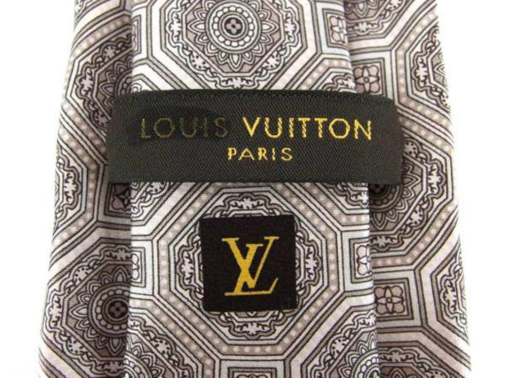 Louis Vuitton Grey Geometric Tie 210847 For Sale 3