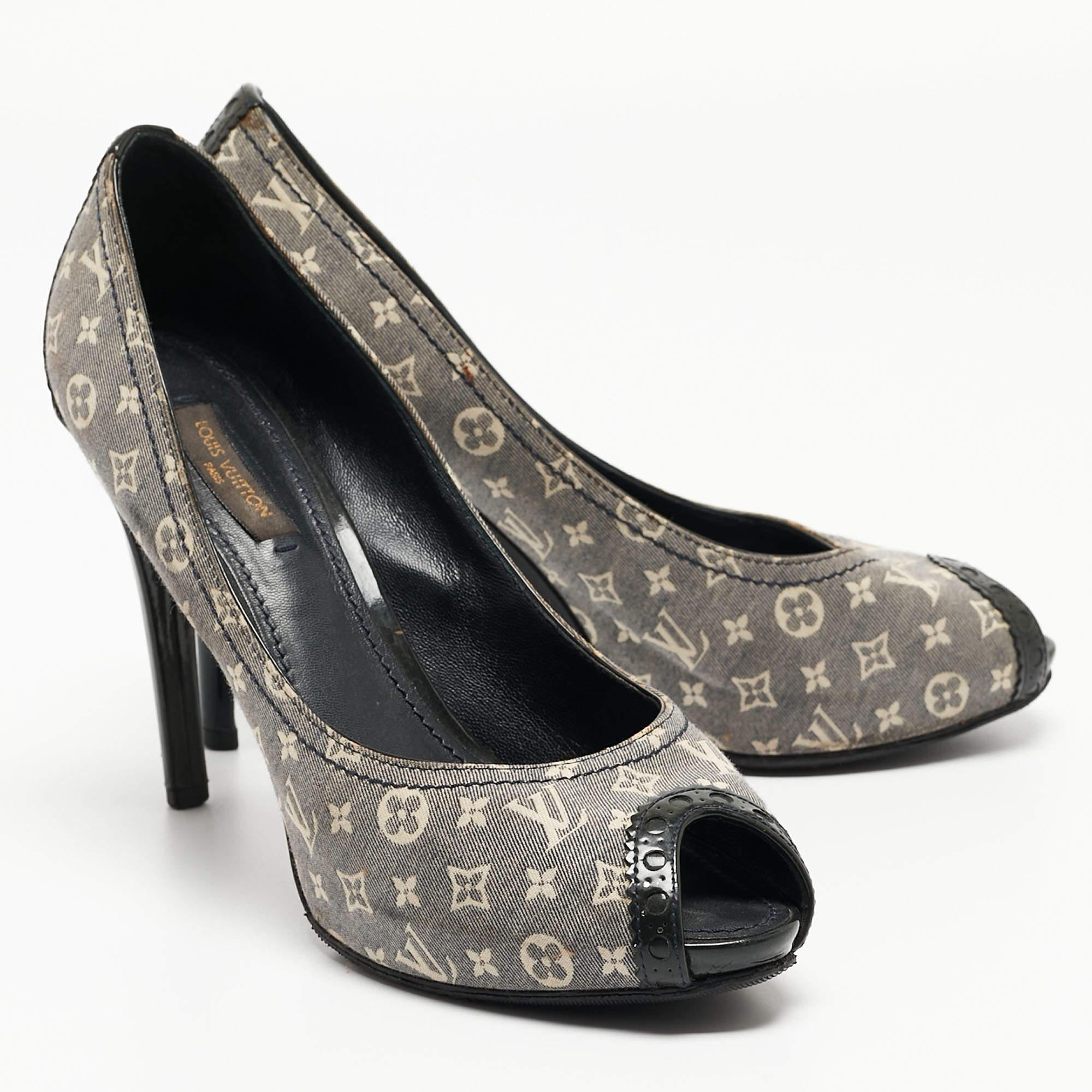 Gray Louis Vuitton Grey/Green Canvas Peep Toe Romance Pumps Size 38 For Sale
