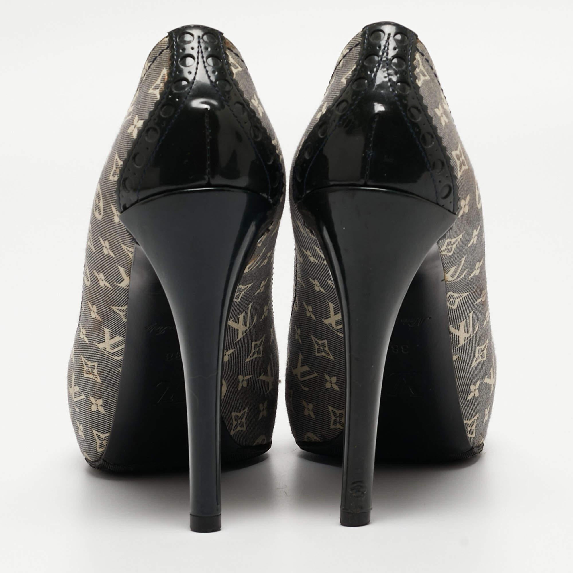 Louis Vuitton Grey/Green Canvas Peep Toe Romance Pumps Size 38 For Sale 1