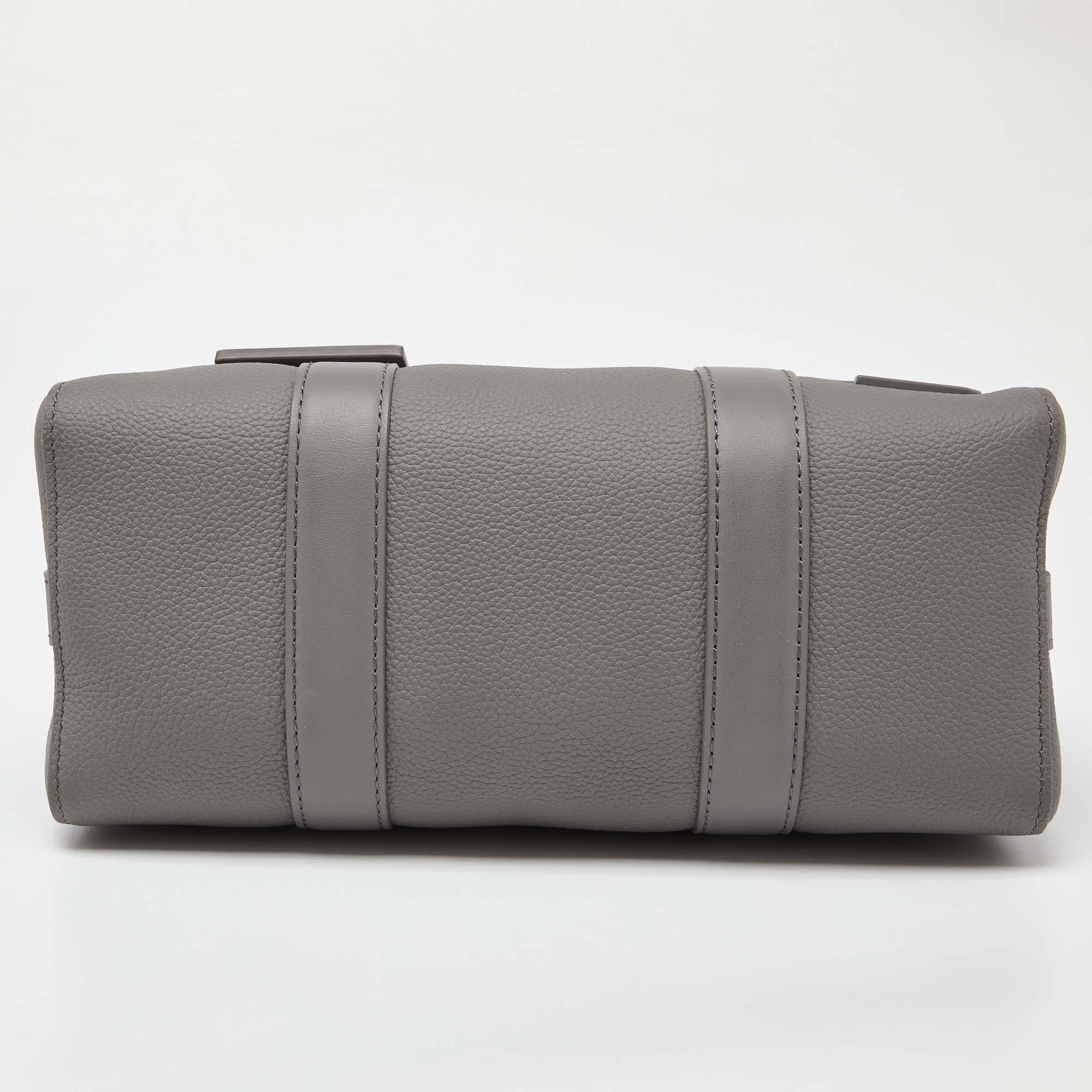Louis Vuitton - City Keepall - Sac en cuir gris en vente 1