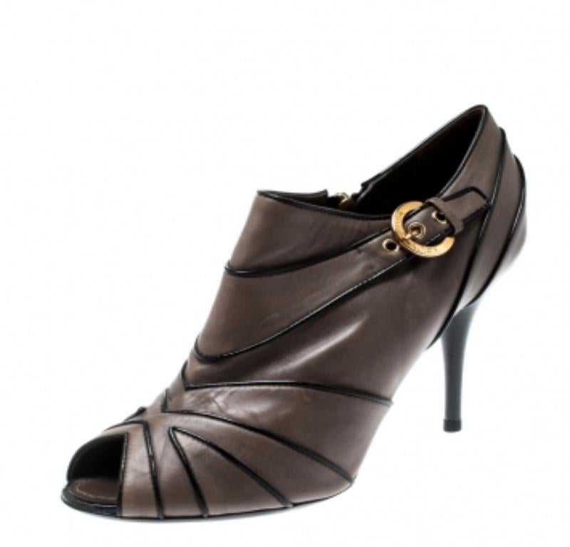Louis Vuitton - Pelle grigia Marlene - Stivaletti alla caviglia con punta aperta - Taglia 38,5 In condizioni buone in vendita a Dubai, Al Qouz 2
