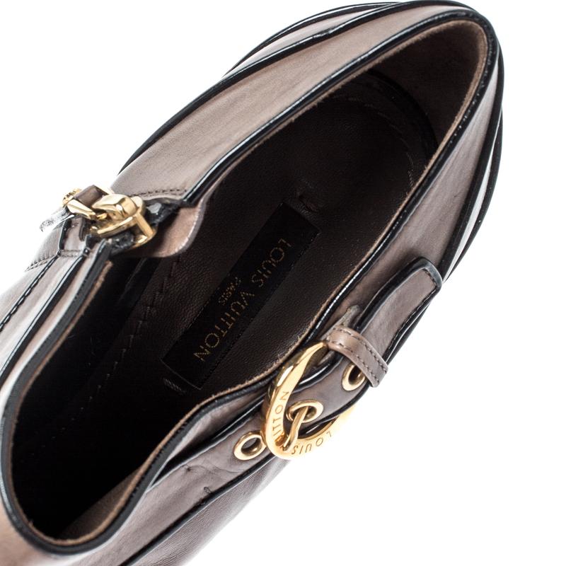 Louis Vuitton Grey Leather Marlene Peep Toe Ankle Booties Size 38.5 In Good Condition In Dubai, Al Qouz 2