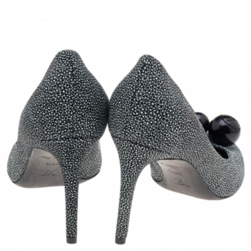 Noir Louis Vuitton - Escarpins à bout pointu en cuir gris - Taille 38,5 en vente