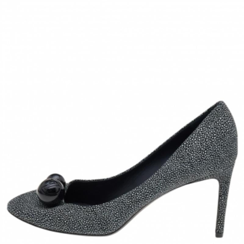 Louis Vuitton - Escarpins à bout pointu en cuir gris - Taille 38,5 en vente 1