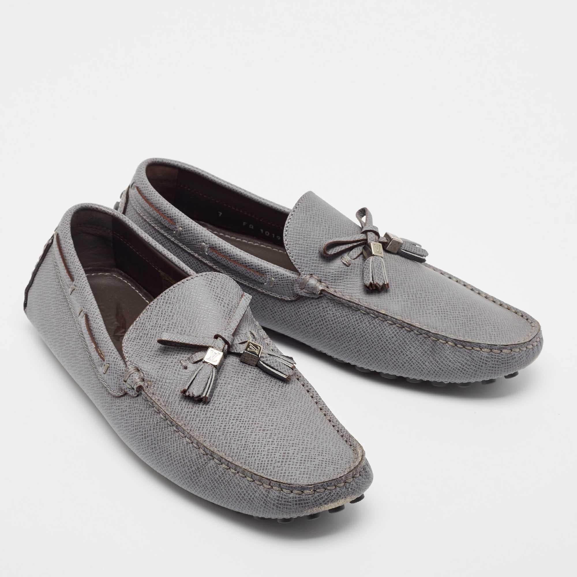 Louis Vuitton Grey Leather Slip On Loafers Size 41 In Good Condition In Dubai, Al Qouz 2