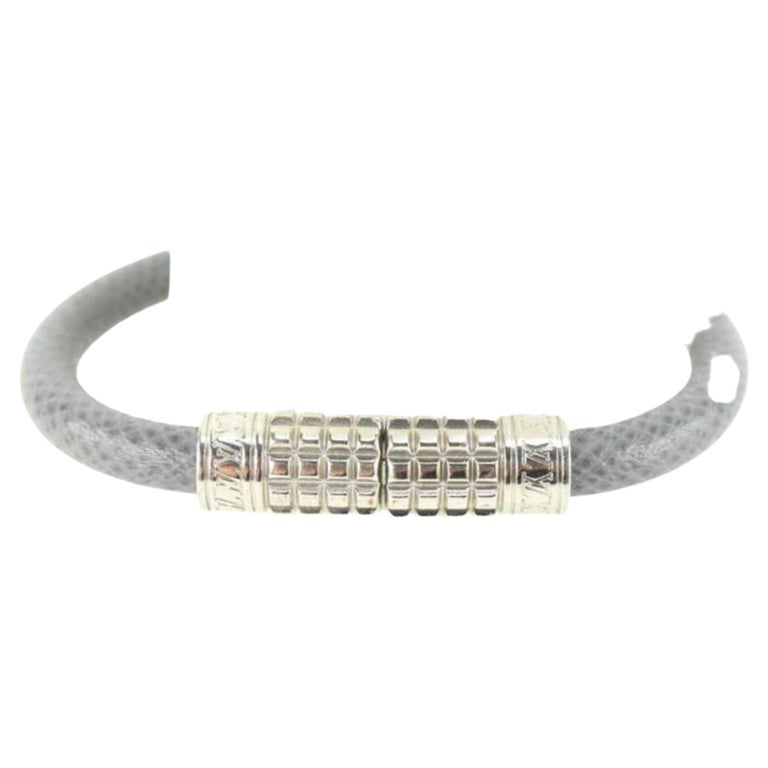 Louis Vuitton Digit Silver Tone Metal and Leather Bracelet at 1stDibs  louis  vuitton magnetic bracelet, blue louis vuitton bracelet, louis vuitton digit  bracelet
