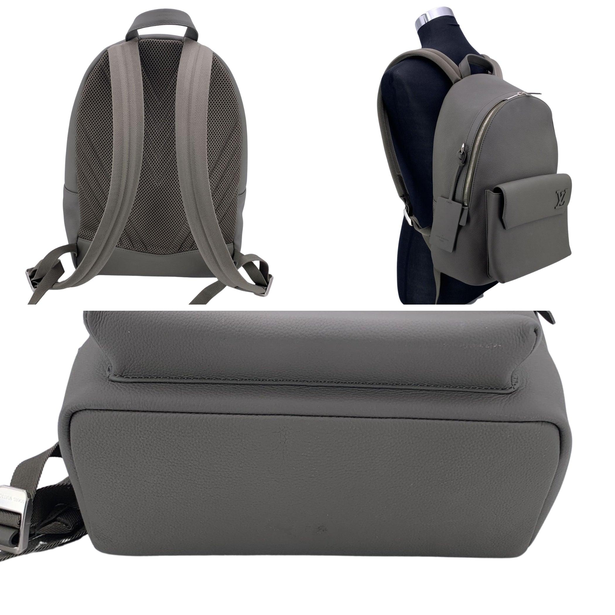 Louis Vuitton Grey LV Aerogram Leather Takeoff Backpack Bag In Excellent Condition In Rome, Rome