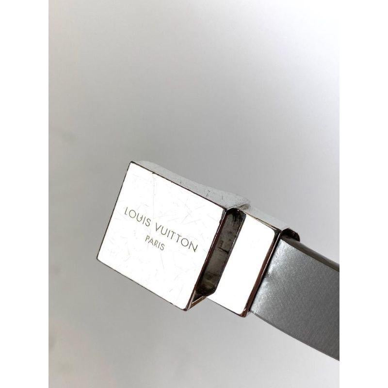 Grauer Mini-Laufsteggürtel von Louis Vuitton aus silbernem Leder 12al529 (Braun) im Angebot