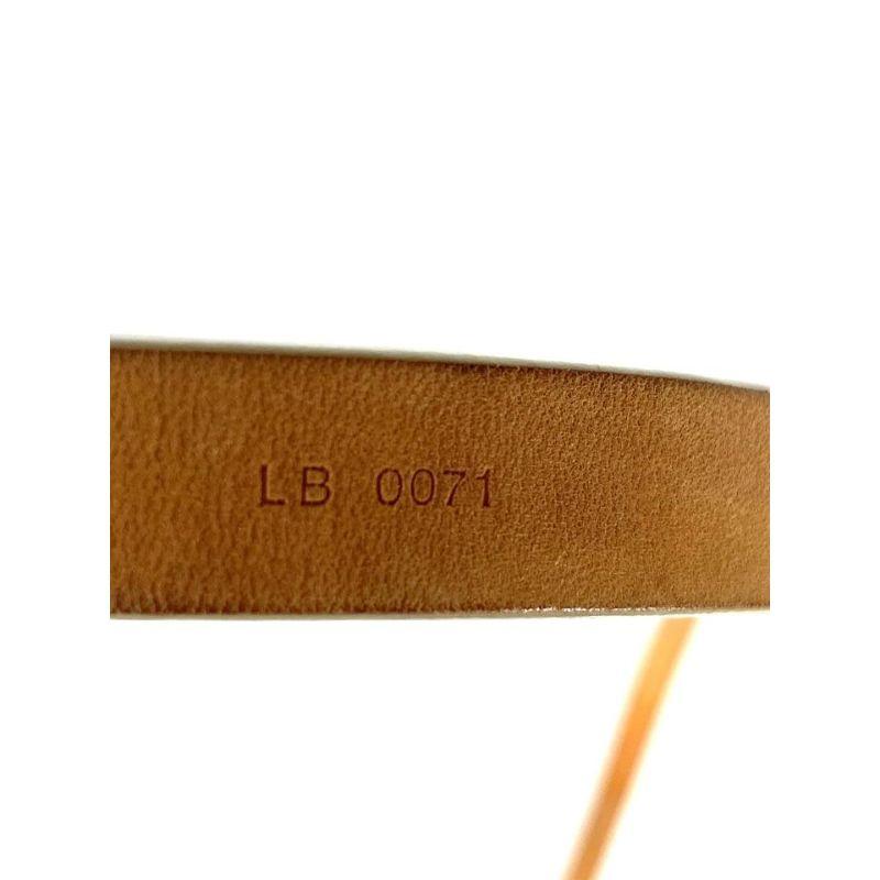 Grauer Mini-Laufsteggürtel von Louis Vuitton aus silbernem Leder 12al529 Damen im Angebot