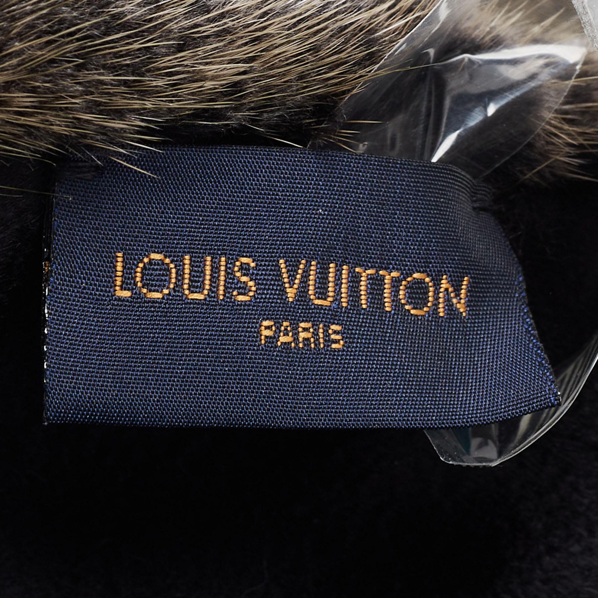 Louis Vuitton - Écharpe Constellation en fourrure de vison grise avec monogramme Pour femmes en vente