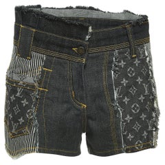 Graue Monogrammierte Denim-Patchwork-Shorts von Louis Vuitton in Grau, M