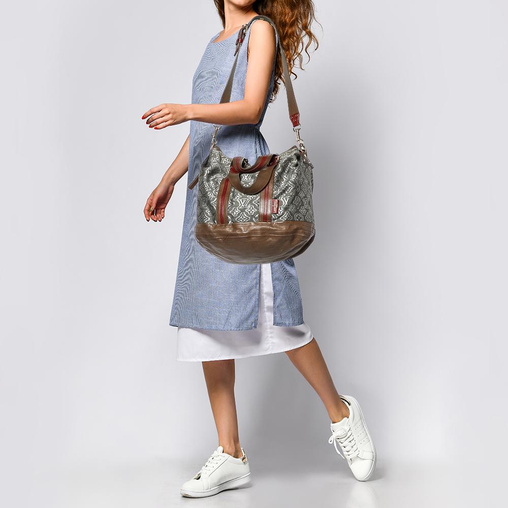 Grigio Louis Vuitton Borsa Aviator in edizione limitata in pelle e tessuto Monogram grigio