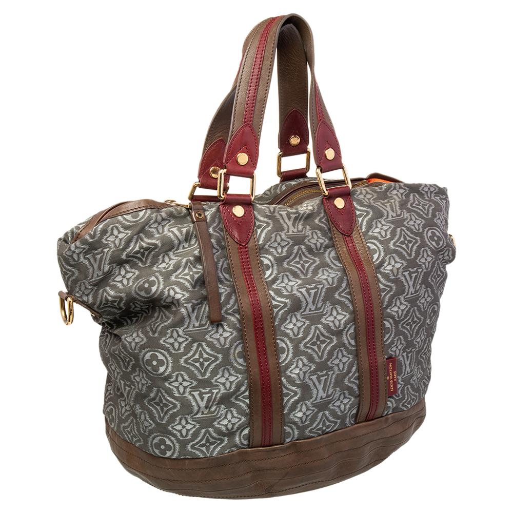 Louis Vuitton Borsa Aviator in edizione limitata in pelle e tessuto Monogram grigio In condizioni discrete a Dubai, Al Qouz 2