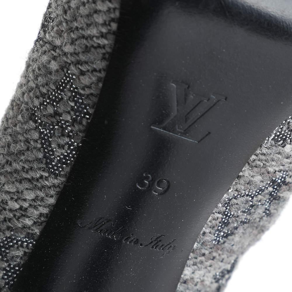 Women's Louis Vuitton Grey Monogram Fabric and Suede Bow Cap Toe Pumps 39 For Sale