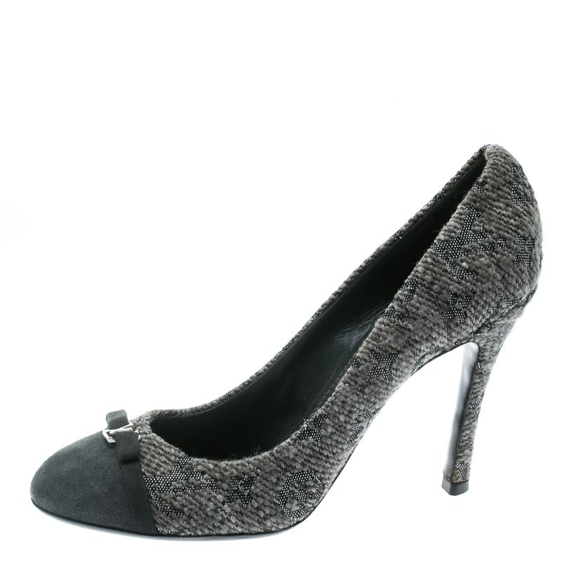 Be your stylish best in this pair of magnificent pumps, designed from a wool blend and adorned with suede cap toes which are decorated with LV-accented bows. This pair from Louis Vuitton is a classic embodiment of fashion. They carry an understated